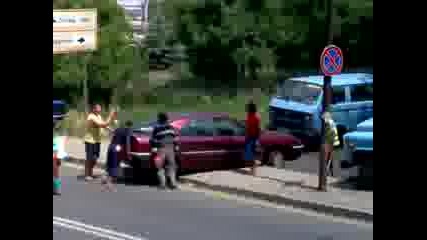 блондинка зад волана