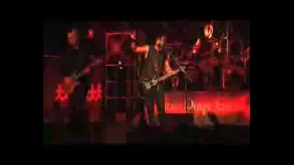 Three Days Grace - Riot (LIVE at the PALACE)