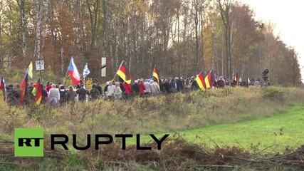 Germany: PEGIDA make human-wall to 'stop migrants' at Czech border