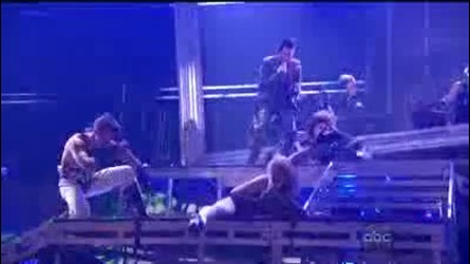 Adam Lambert - For Your Entertainment ( Live A M A 2009) 