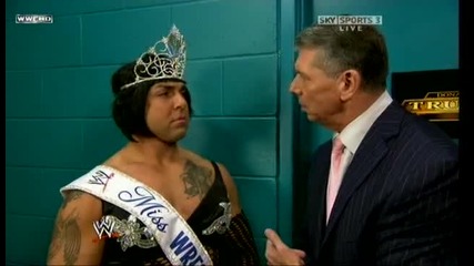 Raw 22/06/2009 - Funny Segment - Santina Vince Backstage