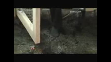 Wwe Extreme Rules 2009 - Vickie Guerrero vs Santina Marella ( Hog Pen Match )