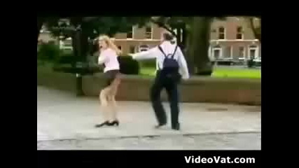 Скрита камера с половин пола 