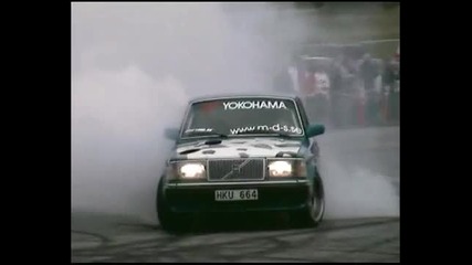 Volvo 240 Drifting