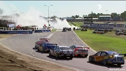 Много тежка катастрофа на австралийското автосъстезание - V8 Supercars