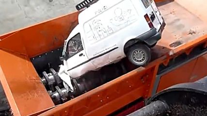 Зверски шредер унищожава автомобили