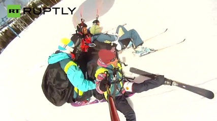 Шестима смелчаги се спускат с един парашут, чупят рекорда на Гинес