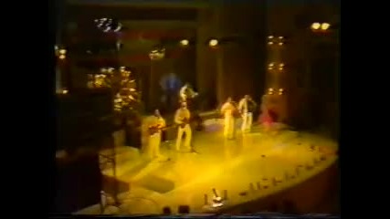 Lepa Brena i Slatki Greh - Moj je Lola zvezda Rock n Roll-a