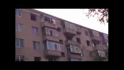 Луд китаец иска да събуди целия квартал
