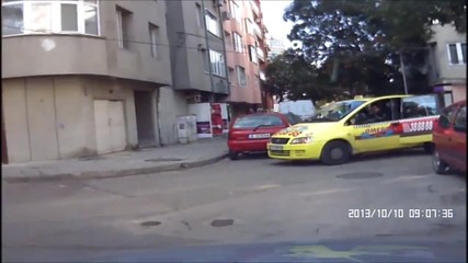 Как се кара по българските пътища! Нарочно ли го правят или просто не могат