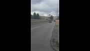 Опасно шофиране в жилищен квартал