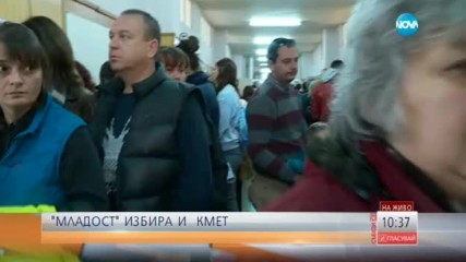 Опашки се извиха пред урните в столичния квартал "Младост"