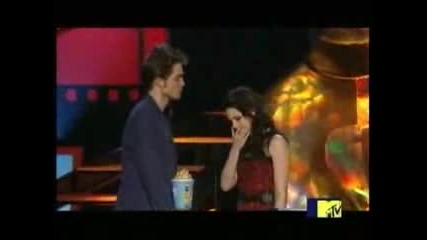 Robert Pattinson & Kristen Stewart Accepts Best Kiss at Mtv Movie Award 2009.flv