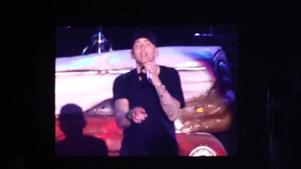 Eminem изпълнява на живо Not Afraid
