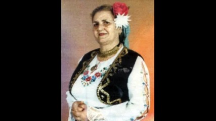 Комня Стоянова-димо седи на дюгеня