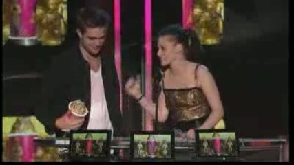 Rpatz & Kristen kiss at The Mtv Movie Awards