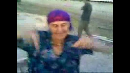 една баба е то така танцува electro dance