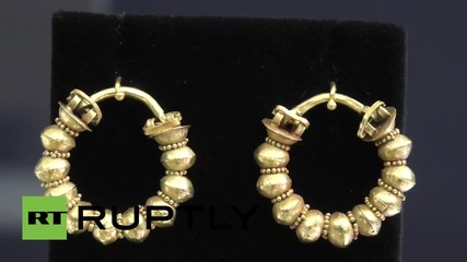 UK: These 3500-year old Egyptian earrings are fit for a Queen!