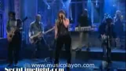 Kelly Clarkson - Stronger (what Doesn't Kill You) (on Snl) (lve) (2012) (musicplayon.com)
