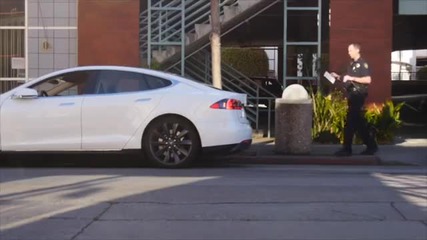 С новите Тесла автомобили казвате сбогом на глобите за неправилно паркиране