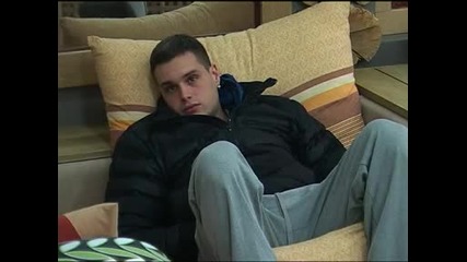 Нед съжалява за номера с обувките на Боби.