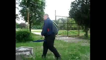 qko mn smqh!!! mom4e iznasilva pametnik!!!!