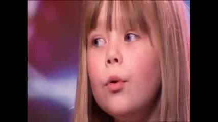 6 - годишно Момиче Пее Великолепно