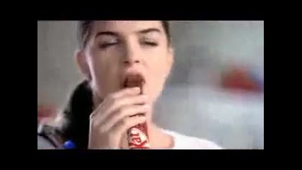 Реклама на Kit - Kat с Pelin Karahan - Аслъ от Mечтатели. 