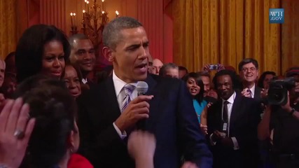 Президента Обама се забавлява и пее " Sweet Home Chicago "