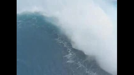Water Surfing - На Огромна Вълна