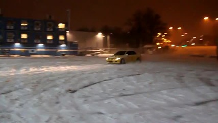 Mitsubishi Evo 8 - Playing in the snow