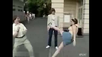 Ул. - Борба Момиче Карате Kick