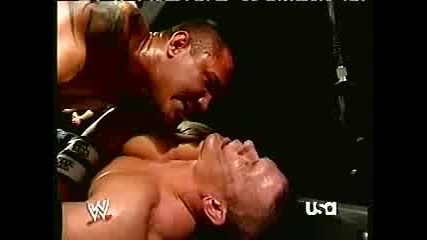Randy Orton напада John Cena след успешния му мач