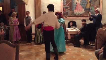 danse des princesses auberge de cendrillon disneyland paris