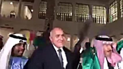 Борисов танцува със сабя в ръка в Рияд