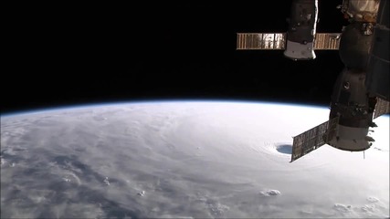 Тайфунът Фанфон е най-мощния за тази година - сателитни кадри