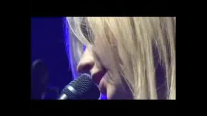 Avril Lavigne - Slipped Away (live)