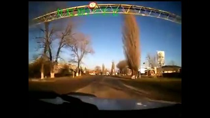 Камион пълен с крави се обръща