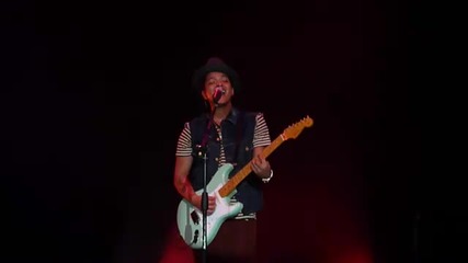 [hd] Bruno Mars - Grenade (live In Jakarta) 5 April 2011