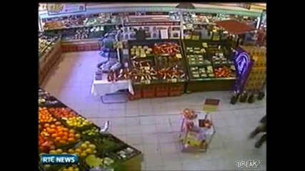 бик нахлува в супермаркет