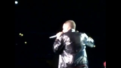 Невероятно Изпълнение На Eminem И Rihanna - Love The Way You Lie 