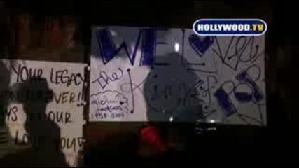 Memorial At Michael Jacksons House.