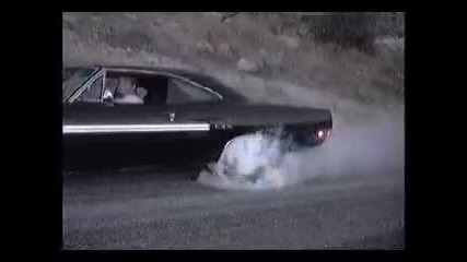 Plymouth Hemi Cuda et Dodge Challenger Burnout 