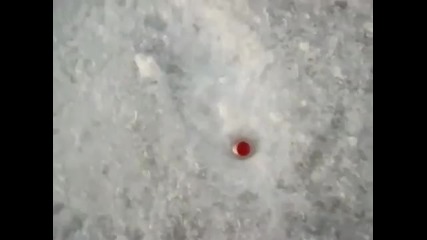Куршум се върти в леда!