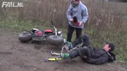 Не е лесно да си тъпо хлапе!