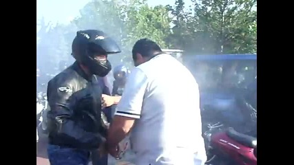 Бой на бала на Електрото пред Халите 24.05.10 [част 1]