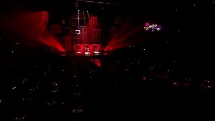 Rihanna - We Found Love (live at Brit Awards 2012)