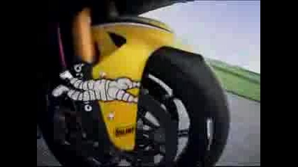 Valentino Rossi & Човечето На Michelin