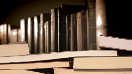 Книжният гамбит на кралицата (буктрейлър)