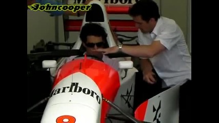 Bruno Senna сяда в Mclaren Mp4/8